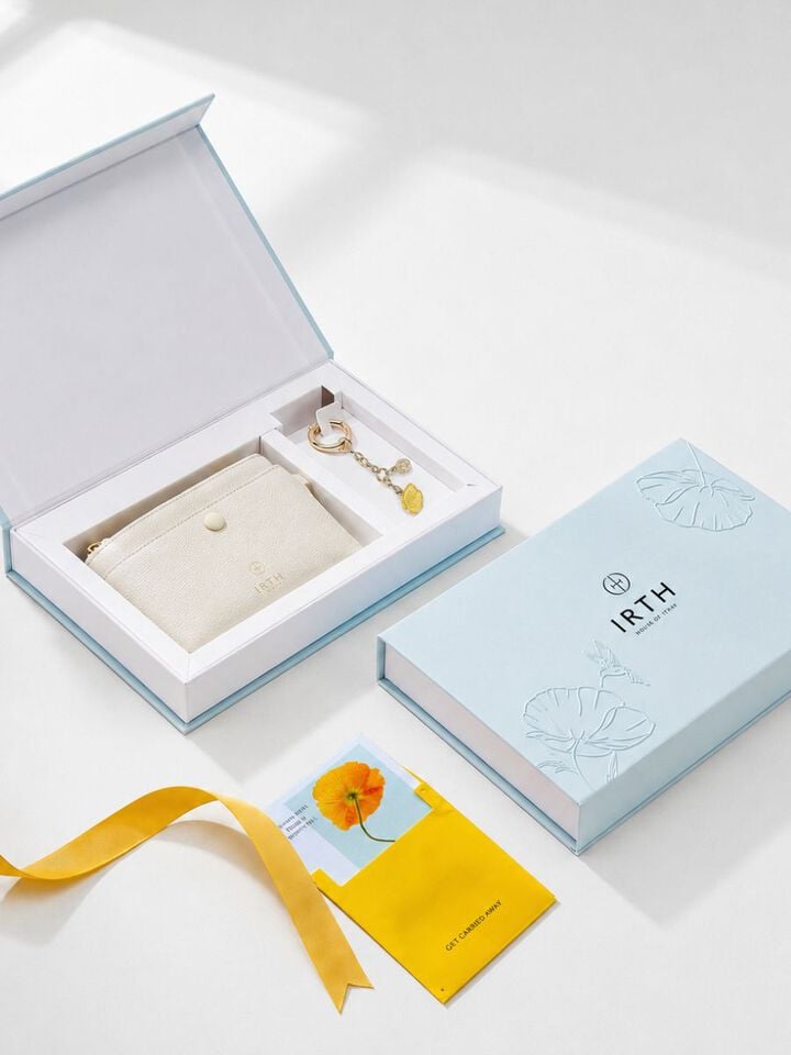 Vera Off-White Wallet & Charm Set