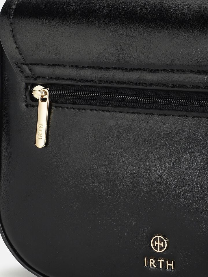 Reese Sling Bag - Black