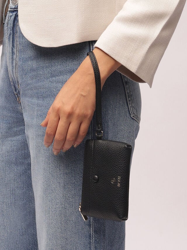 Vera Wristlet Wallet - Black
