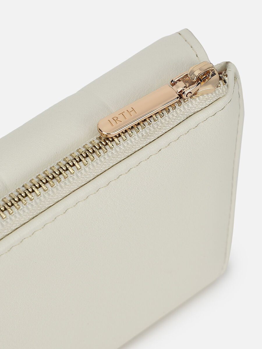 小物 OFF-WHITE Wallet Leather Compact Arrow Amelia Off-White Women's Wallet by IRTH | House Of Titan