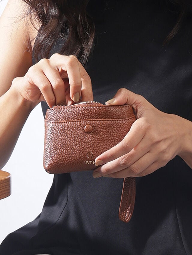 Vera Wristlet Wallet - Tan