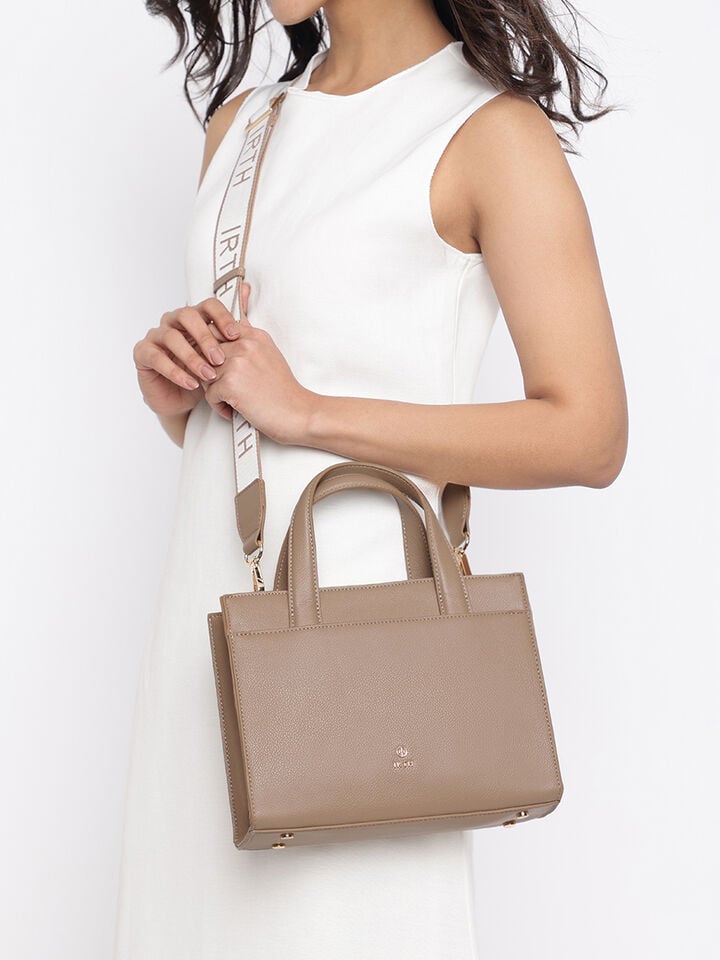 Olivia Handheld - Mocha Mousse