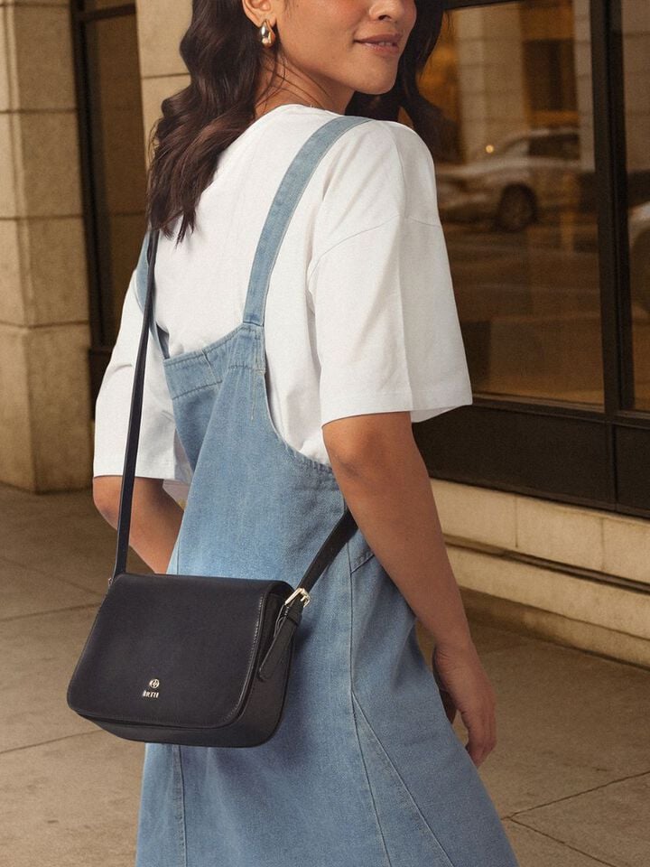 Jennifer Sling Bag - Black