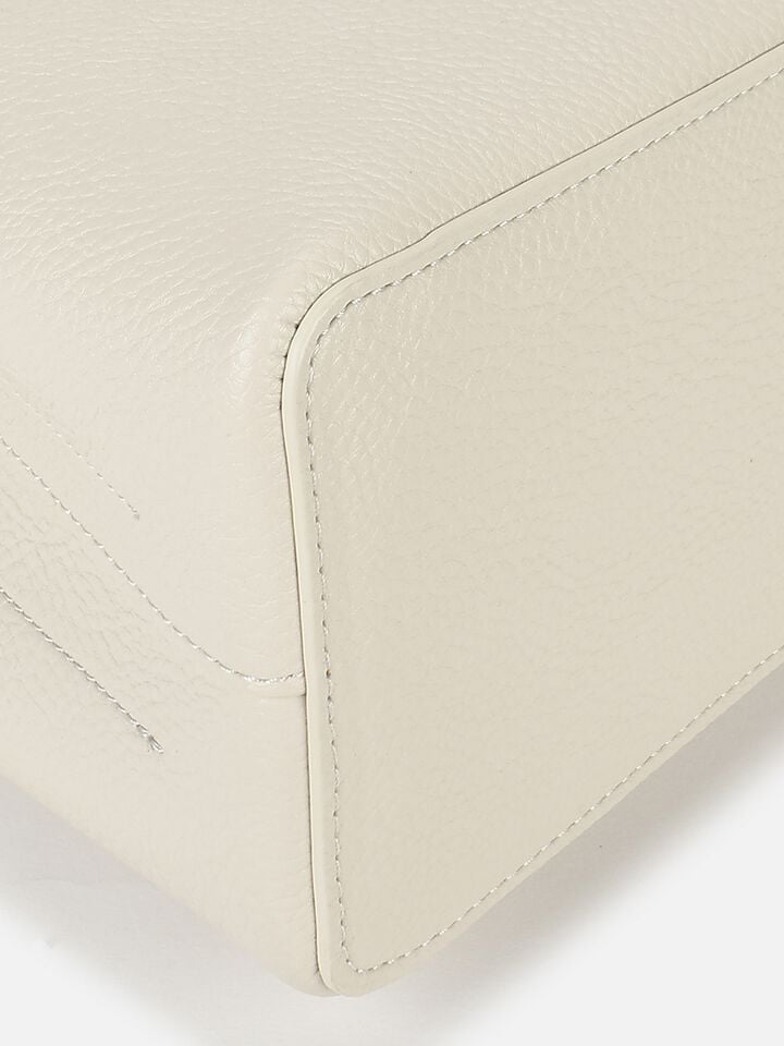 Cassie Handheld - Off-White