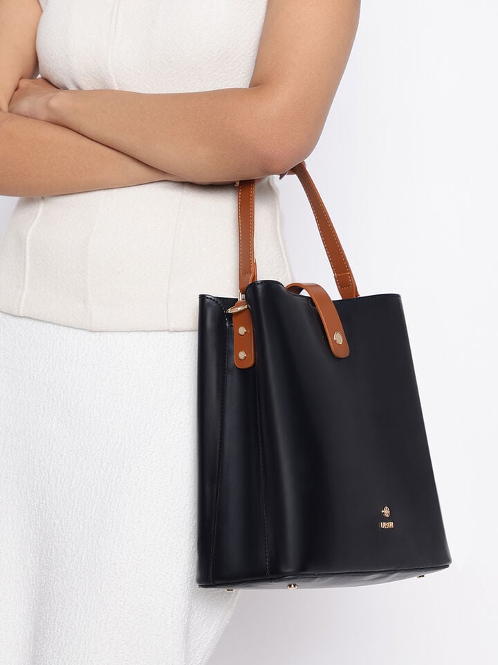 Margo Handheld - Black