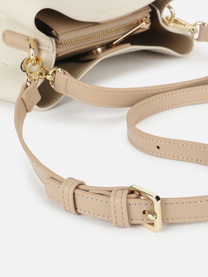 Cassie Handheld - Off-White
