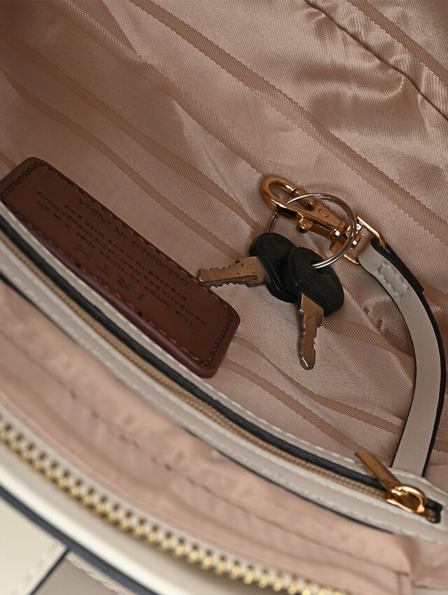 Dreamy creamy shoulder bag