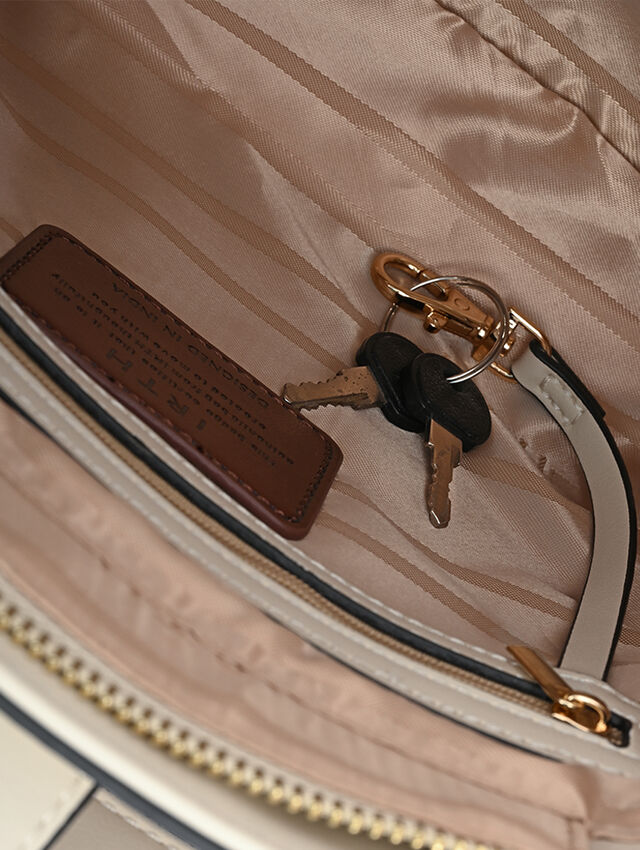 Dreamy creamy shoulder bag
