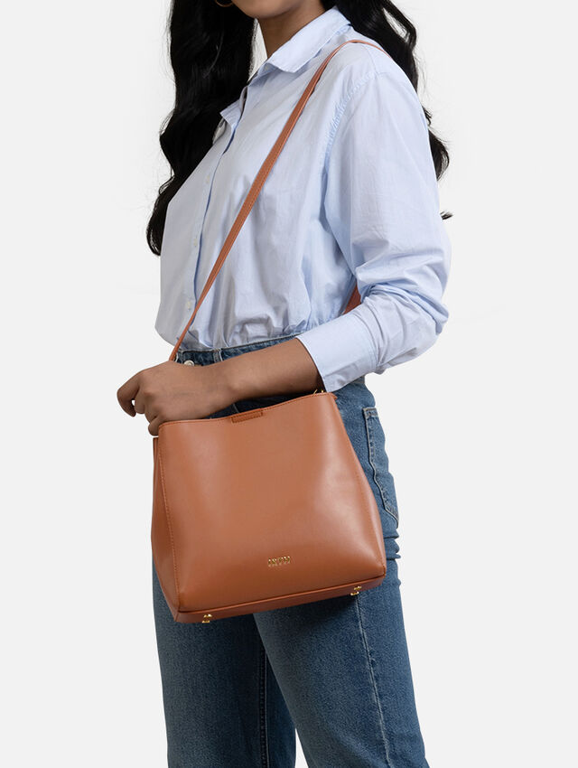 Twirl with Tan Shoulder Bag